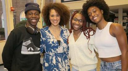 Karyn Parsons with Myka Modeste '23, Mia Edwards '23, and Sundiata Gittens '23